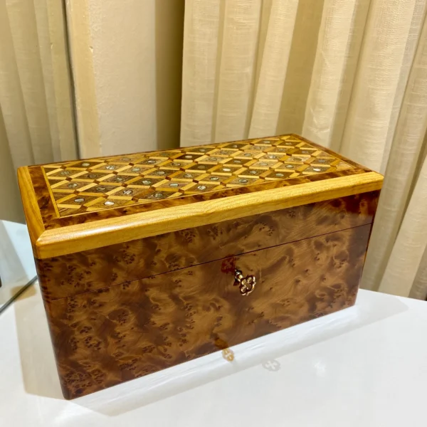 Jewellery Thuya wood Box with key,inlaid with mother of pearl,cedar wood,Gift idea, engraved Custom Moroccan wood Box with lock